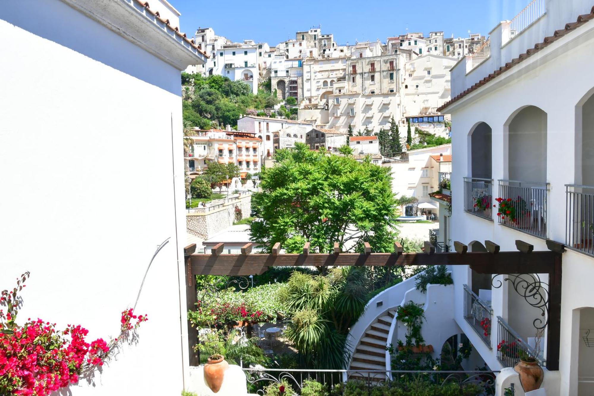 Hotel Aurora Sperlonga Bagian luar foto