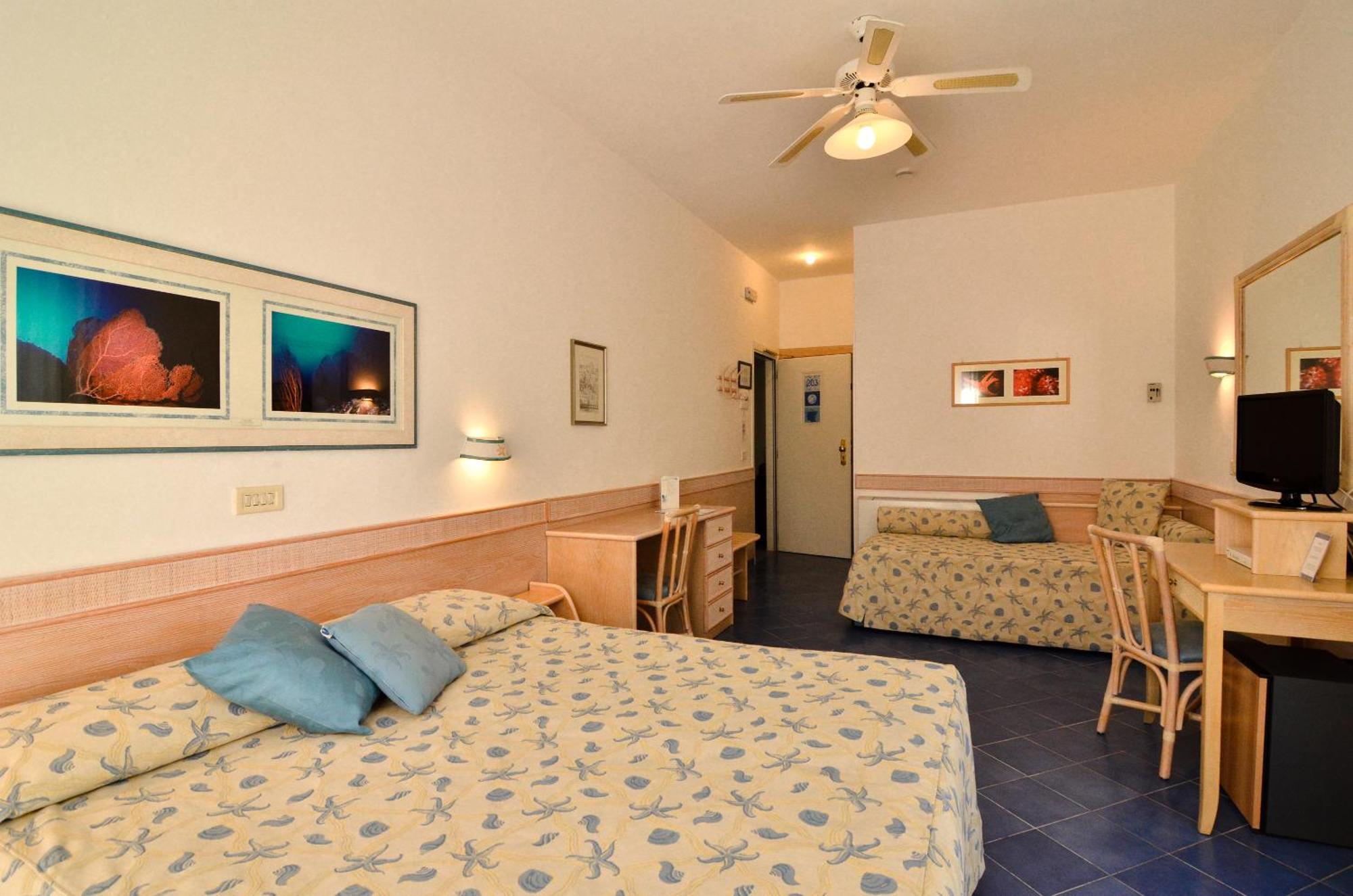 Hotel Aurora Sperlonga Bagian luar foto